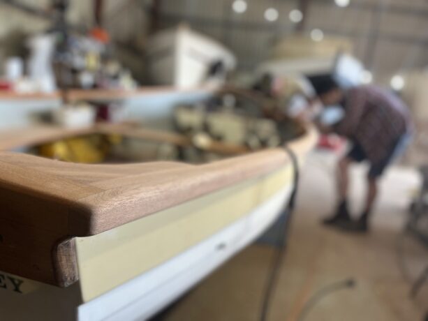 Gunwale and quarter knee replacement